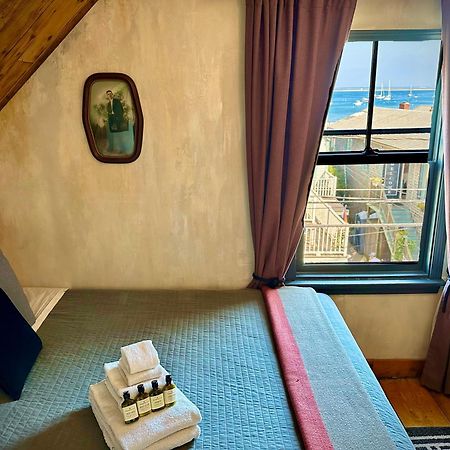 Crew'S Quarters Boarding House - Caters To Men Hotel Провинстаун Екстериор снимка