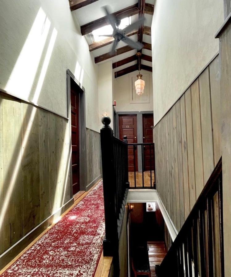 Crew'S Quarters Boarding House - Caters To Men Hotel Провинстаун Екстериор снимка