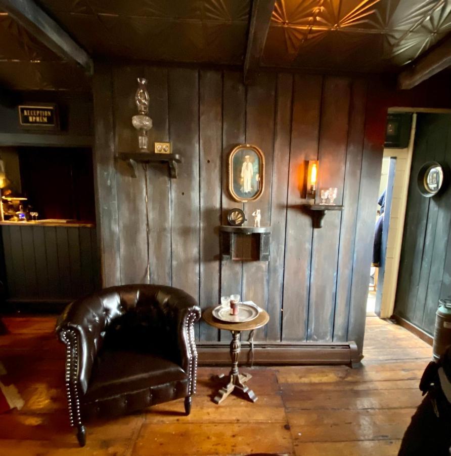 Crew'S Quarters Boarding House - Caters To Men Hotel Провинстаун Екстериор снимка
