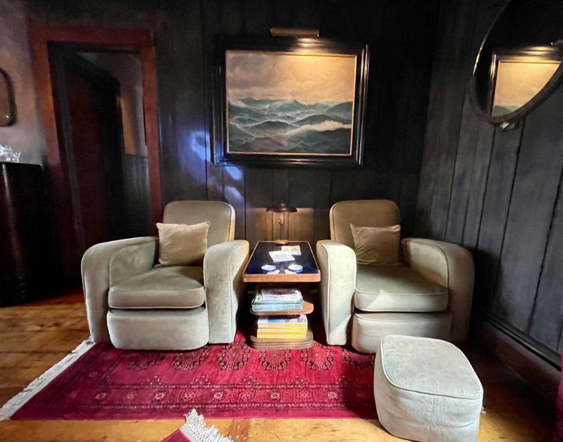 Crew'S Quarters Boarding House - Caters To Men Hotel Провинстаун Екстериор снимка