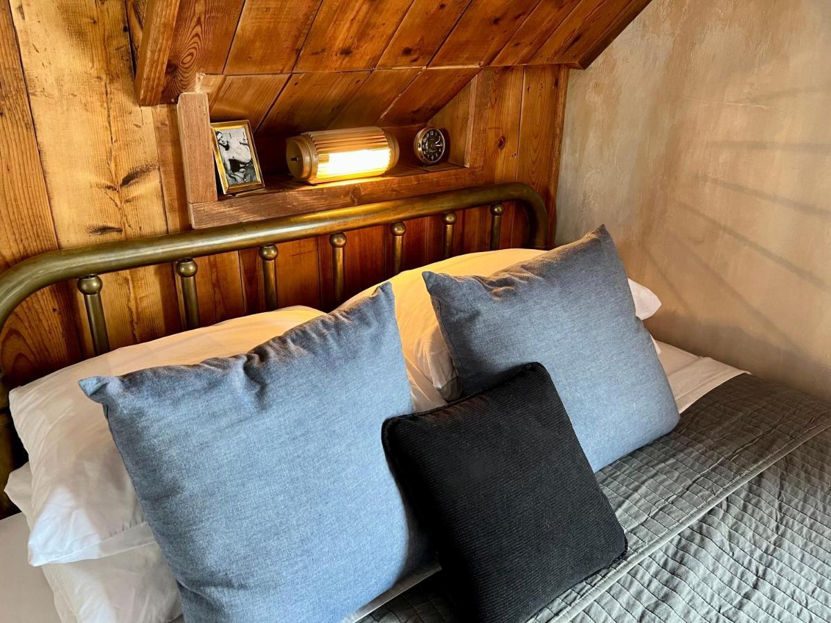 Crew'S Quarters Boarding House - Caters To Men Hotel Провинстаун Екстериор снимка