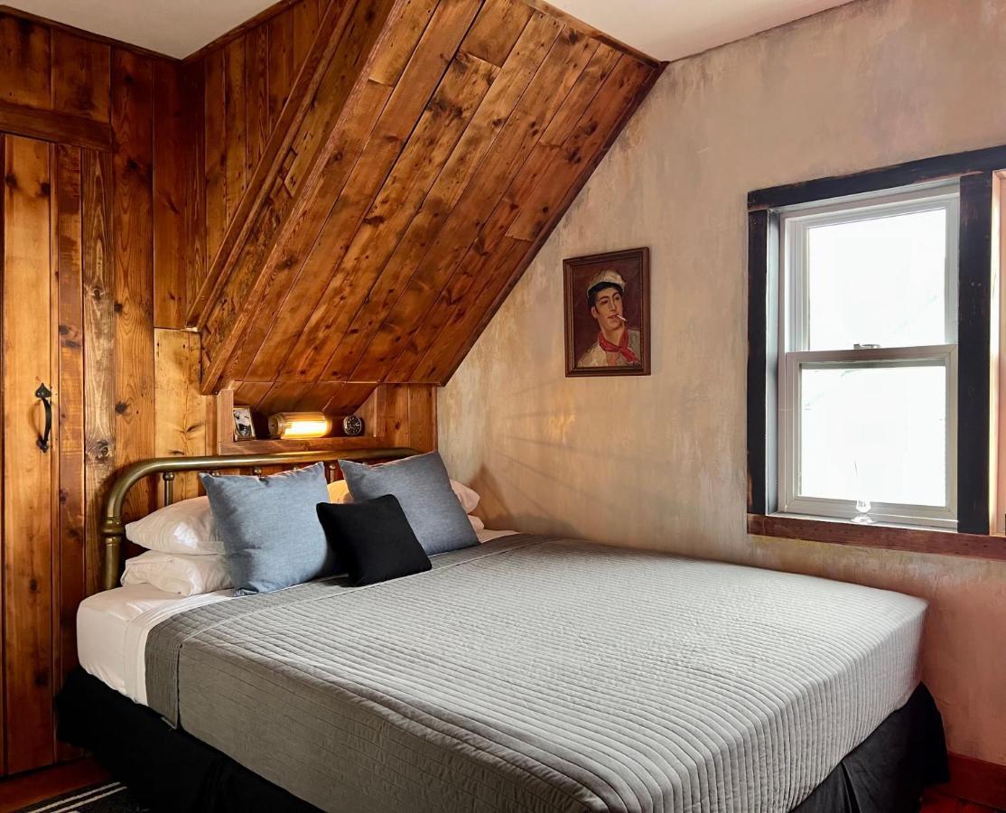 Crew'S Quarters Boarding House - Caters To Men Hotel Провинстаун Екстериор снимка