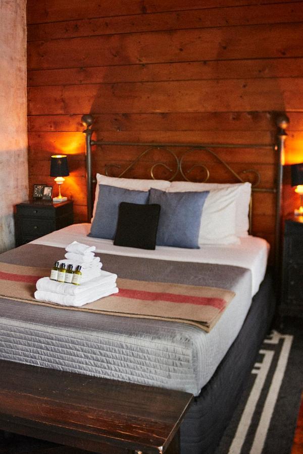 Crew'S Quarters Boarding House - Caters To Men Hotel Провинстаун Екстериор снимка