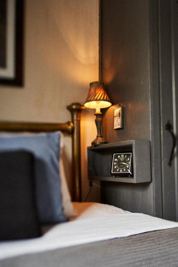 Crew'S Quarters Boarding House - Caters To Men Hotel Провинстаун Екстериор снимка