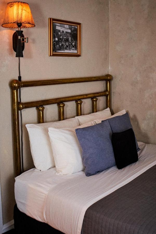 Crew'S Quarters Boarding House - Caters To Men Hotel Провинстаун Екстериор снимка