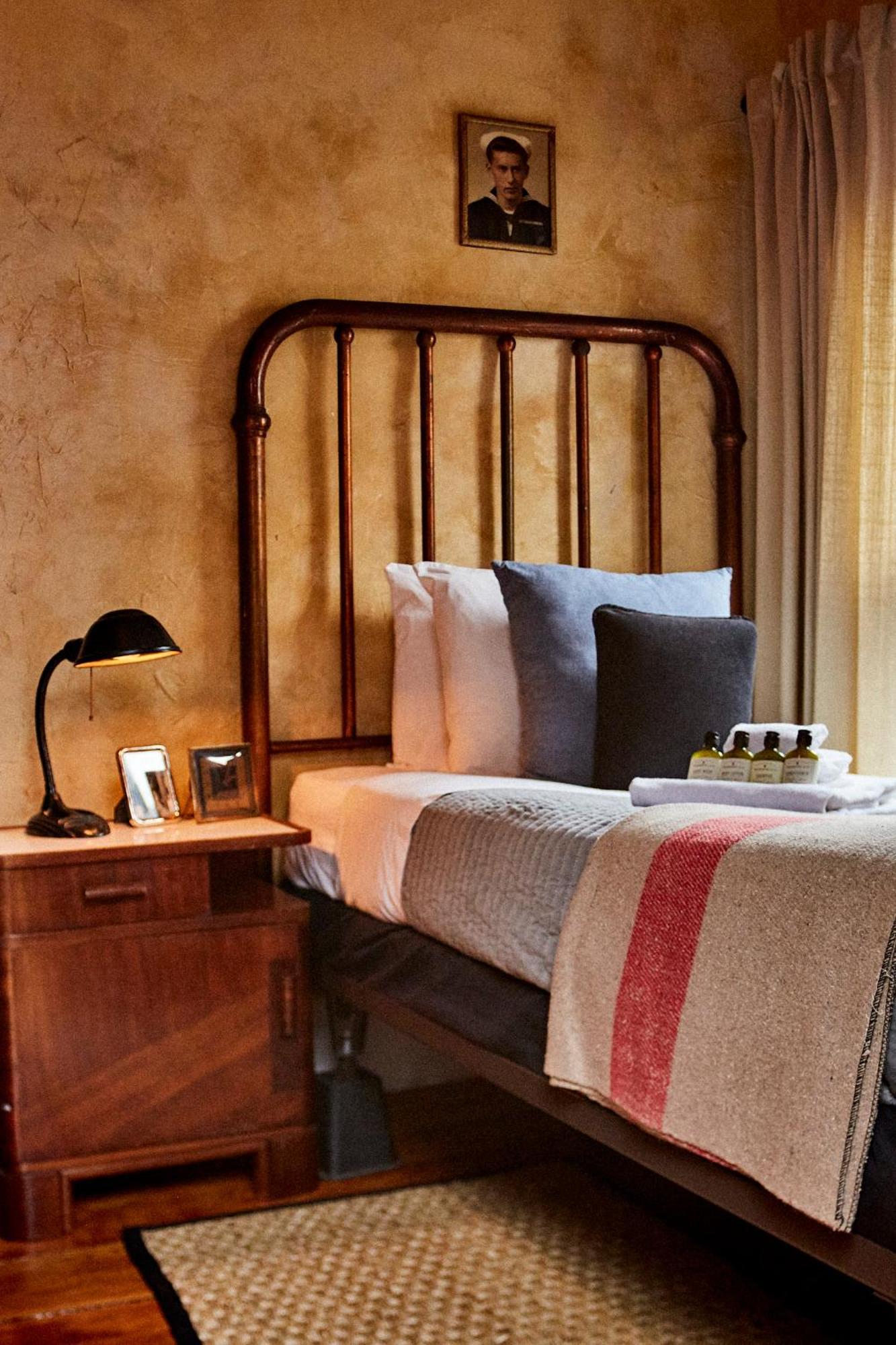 Crew'S Quarters Boarding House - Caters To Men Hotel Провинстаун Екстериор снимка