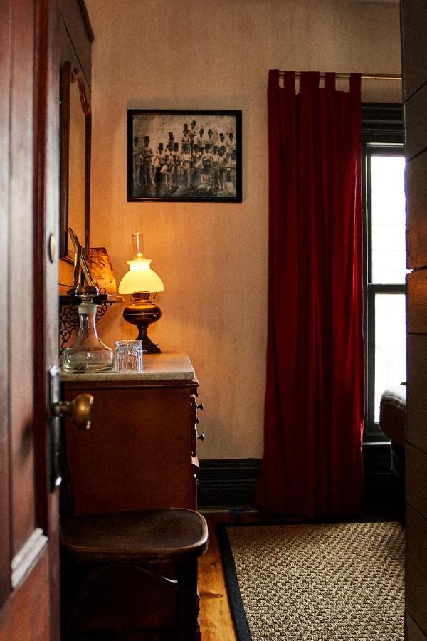 Crew'S Quarters Boarding House - Caters To Men Hotel Провинстаун Екстериор снимка