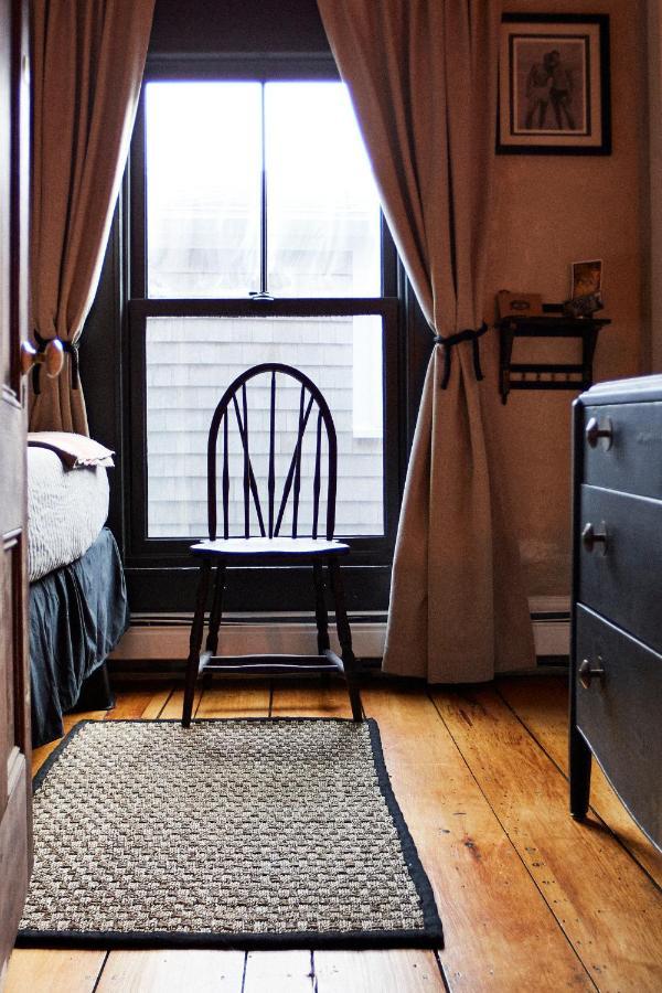 Crew'S Quarters Boarding House - Caters To Men Hotel Провинстаун Екстериор снимка