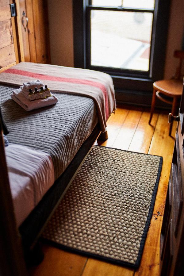Crew'S Quarters Boarding House - Caters To Men Hotel Провинстаун Екстериор снимка