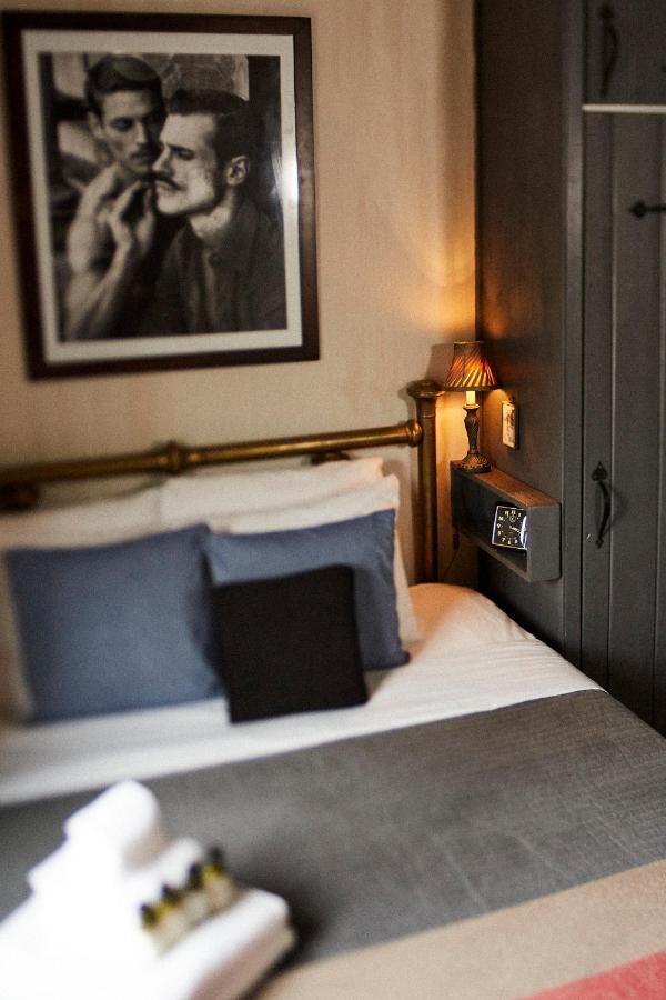 Crew'S Quarters Boarding House - Caters To Men Hotel Провинстаун Екстериор снимка