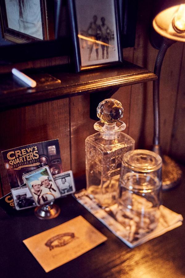 Crew'S Quarters Boarding House - Caters To Men Hotel Провинстаун Екстериор снимка