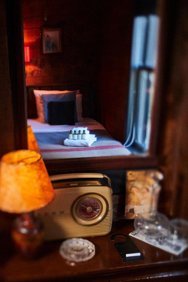 Crew'S Quarters Boarding House - Caters To Men Hotel Провинстаун Екстериор снимка