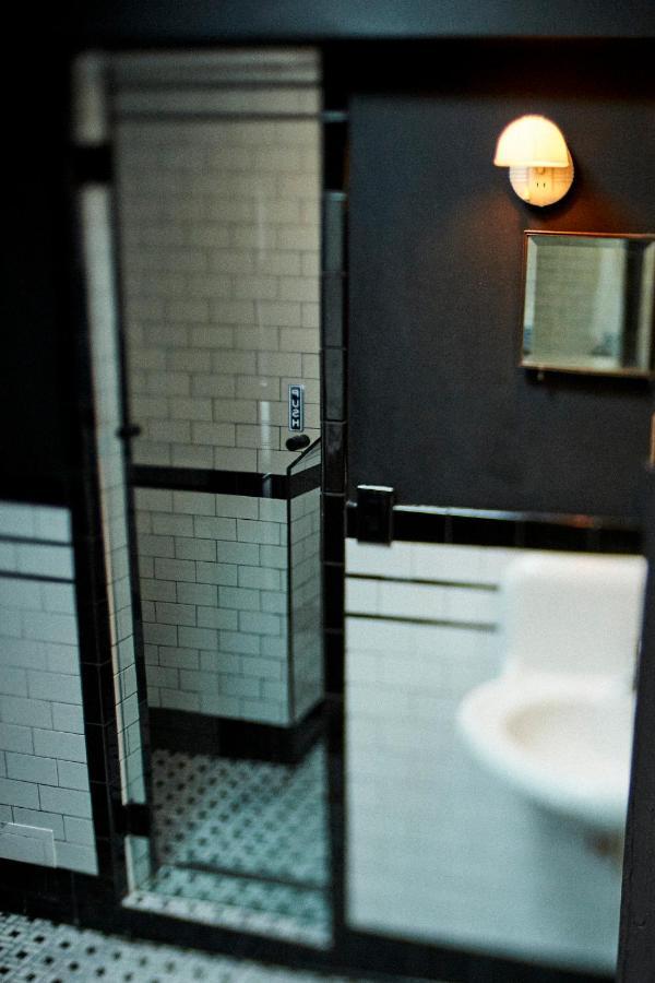 Crew'S Quarters Boarding House - Caters To Men Hotel Провинстаун Екстериор снимка
